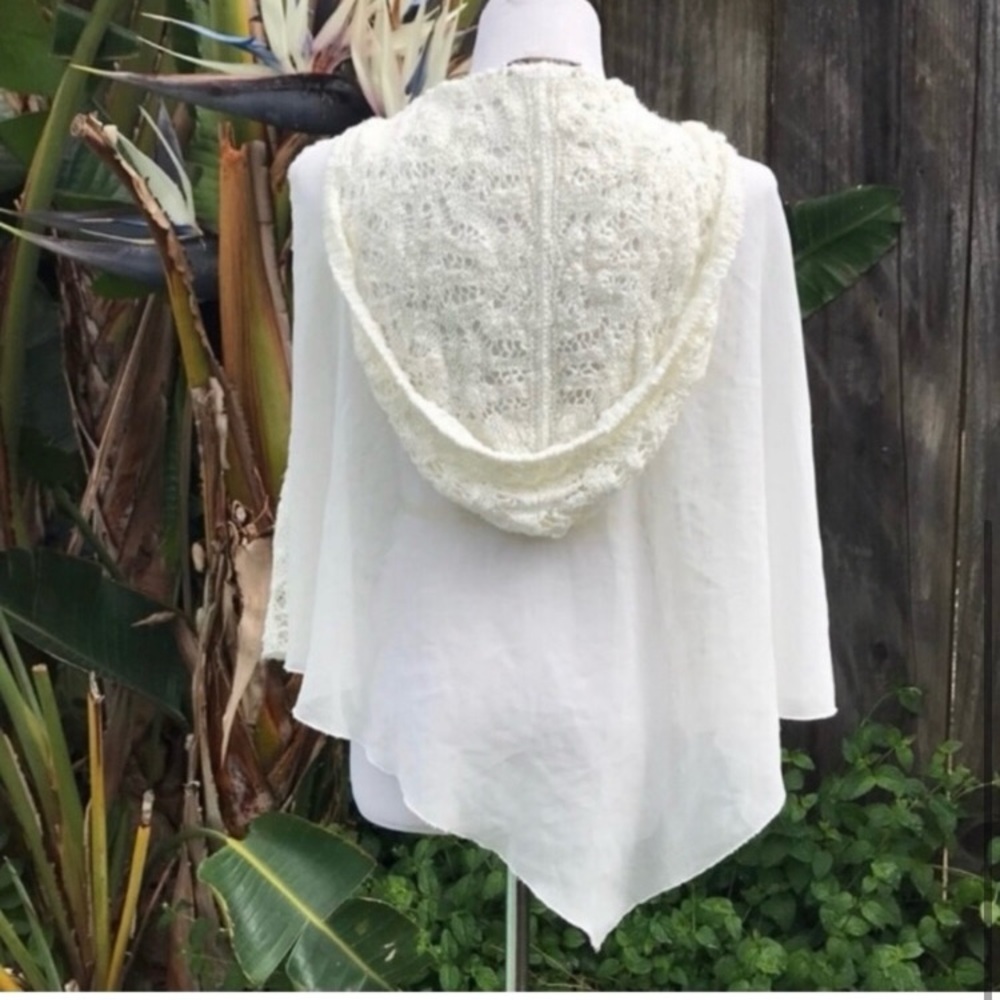 🛍️ Winter white embroidered poncho - Picture 3 of 6